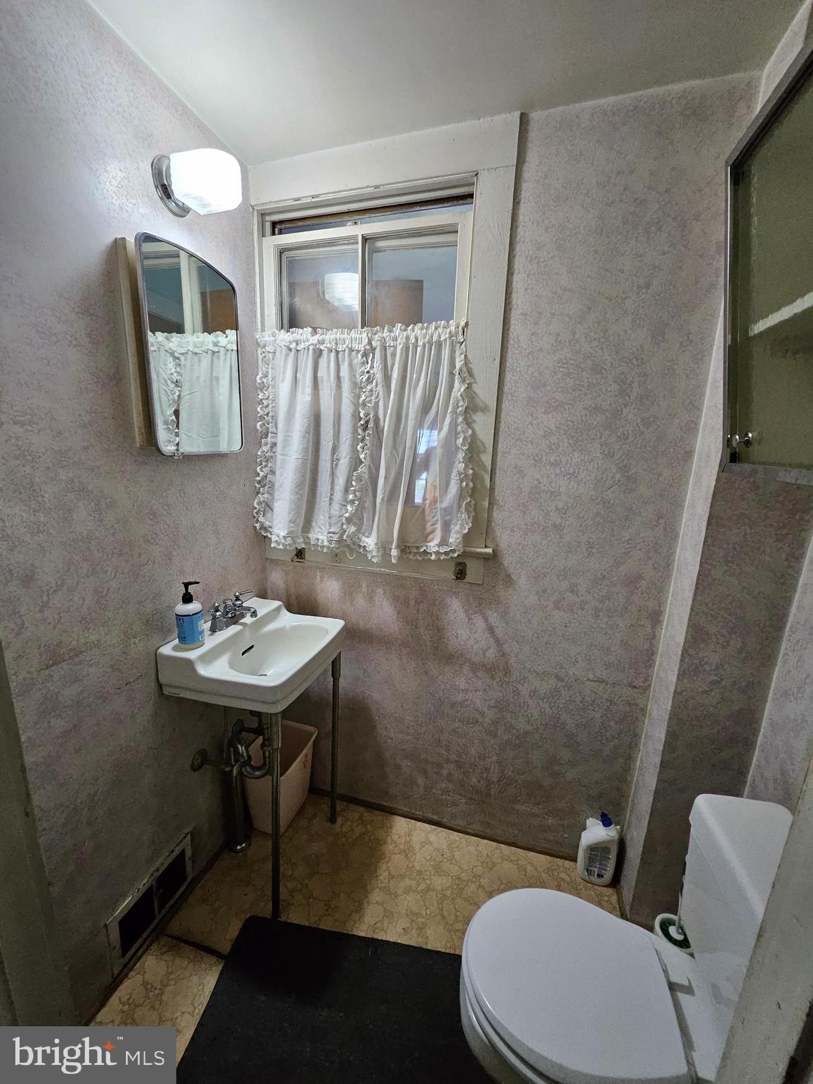 TOWN OF ROUND HILL - Residential