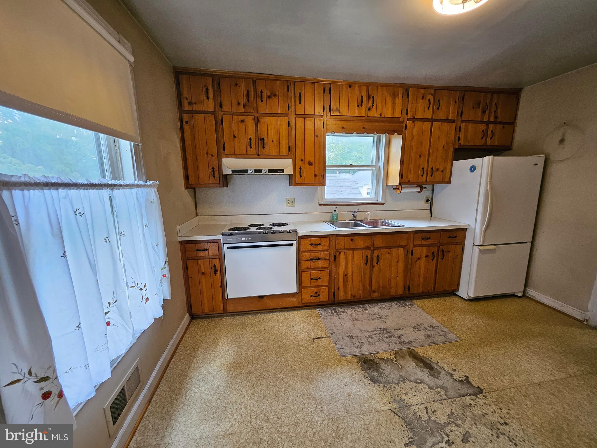 TOWN OF ROUND HILL - Residential