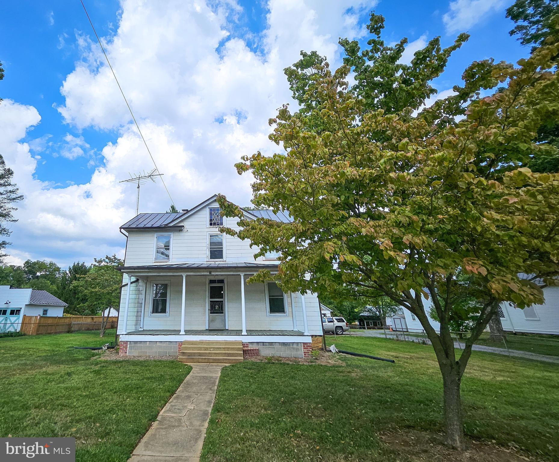TOWN OF ROUND HILL - Residential