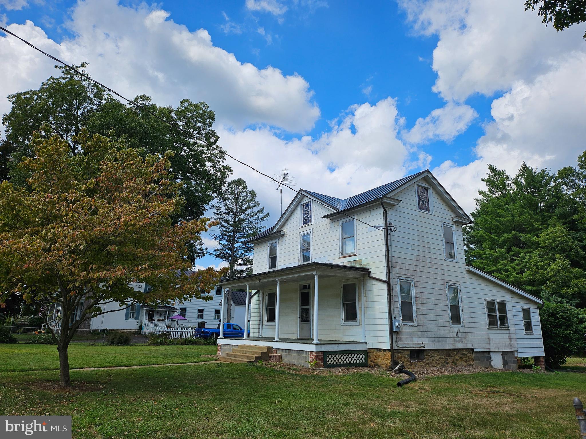 TOWN OF ROUND HILL - Residential