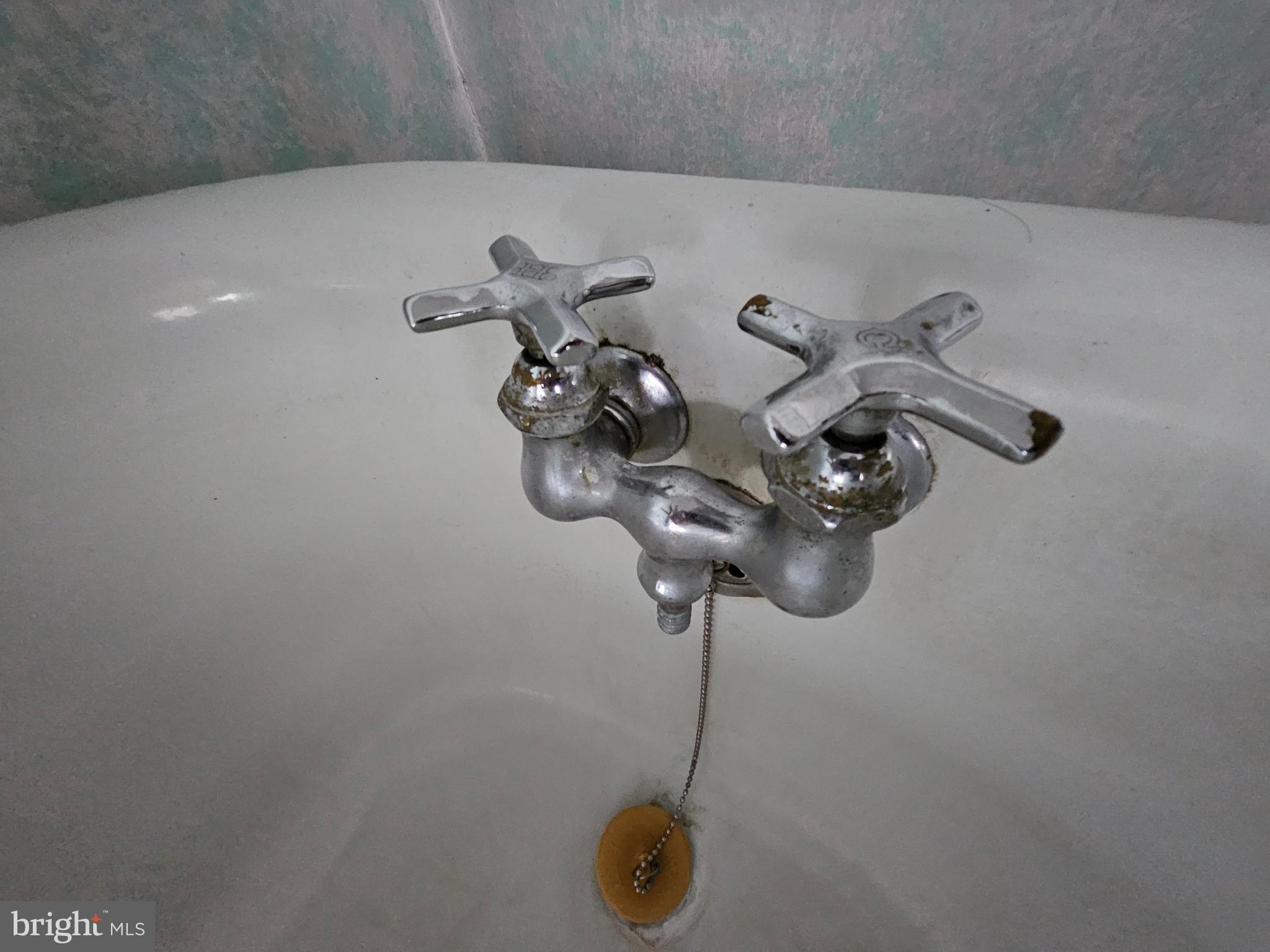 TOWN OF ROUND HILL - Residential