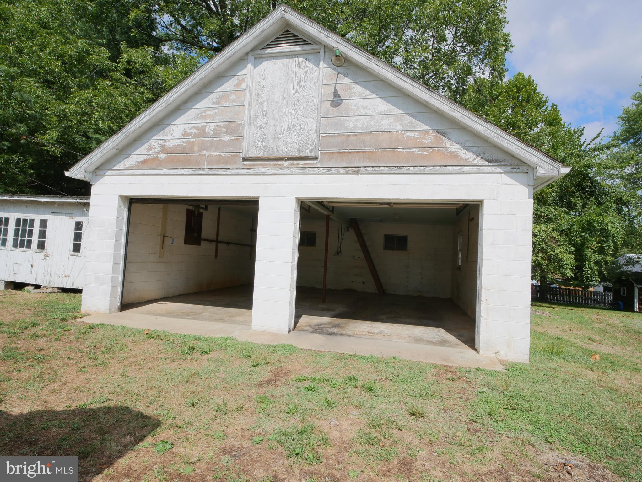 TOWN OF ROUND HILL - Residential