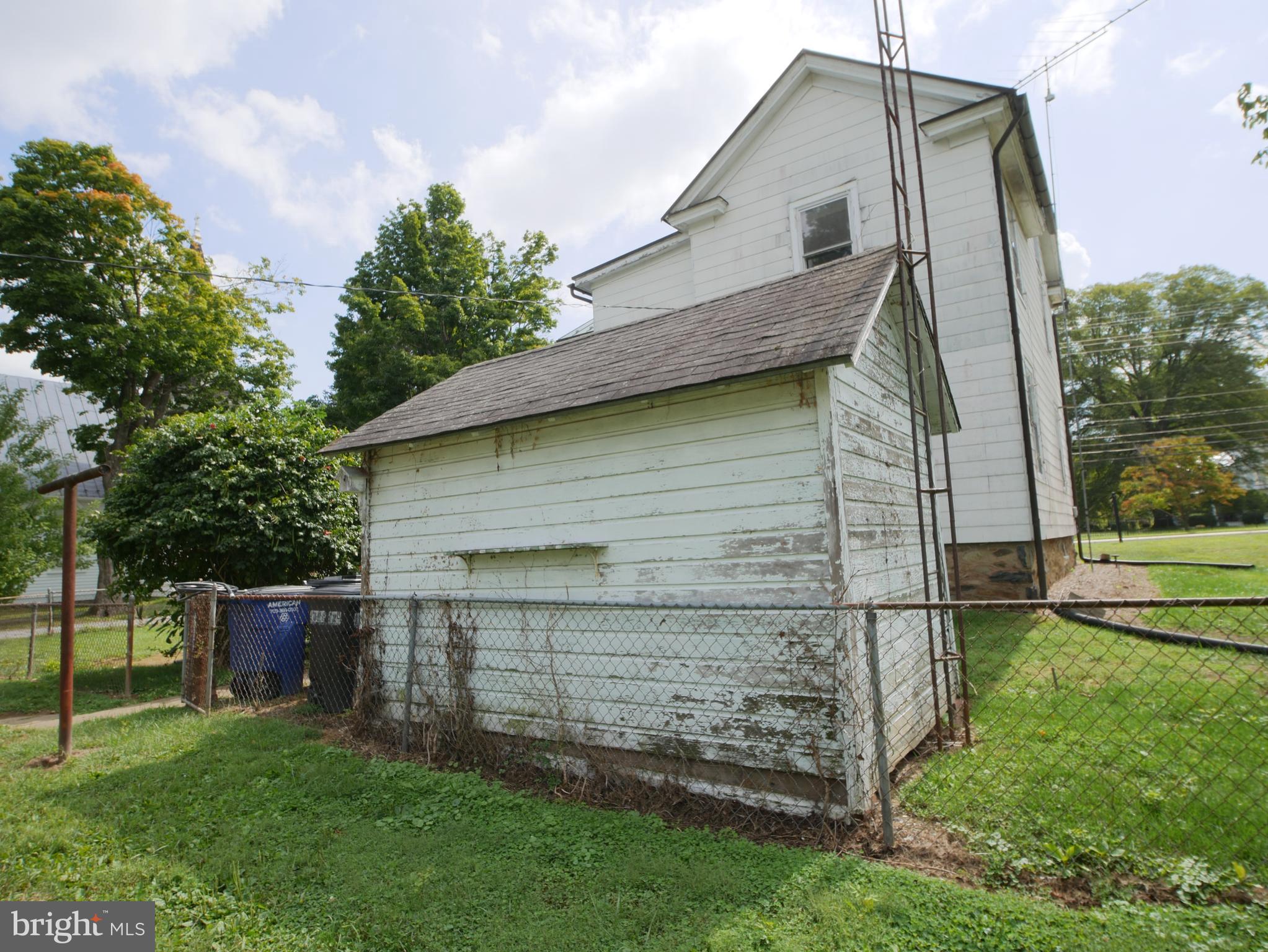 TOWN OF ROUND HILL - Residential