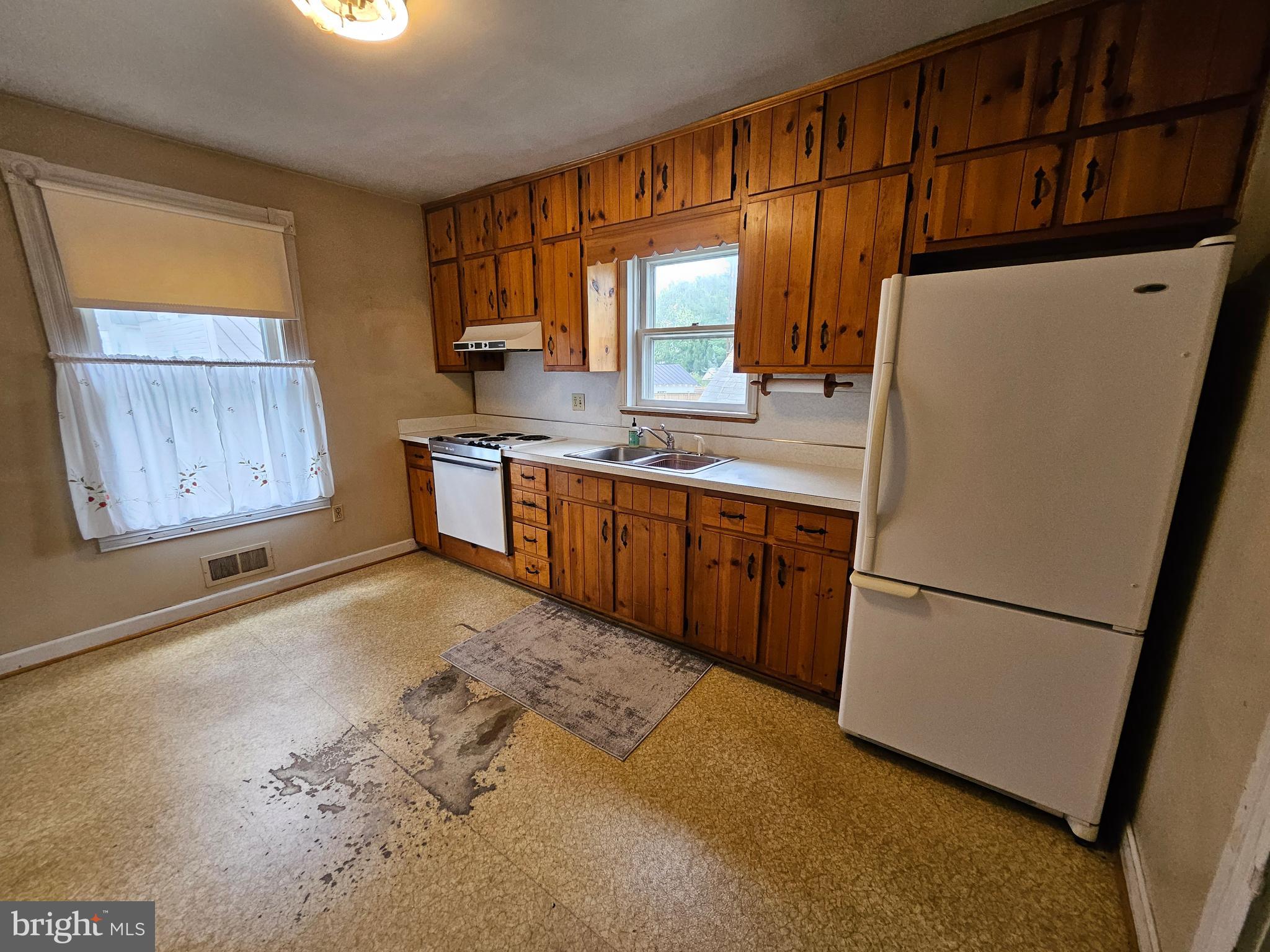 TOWN OF ROUND HILL - Residential