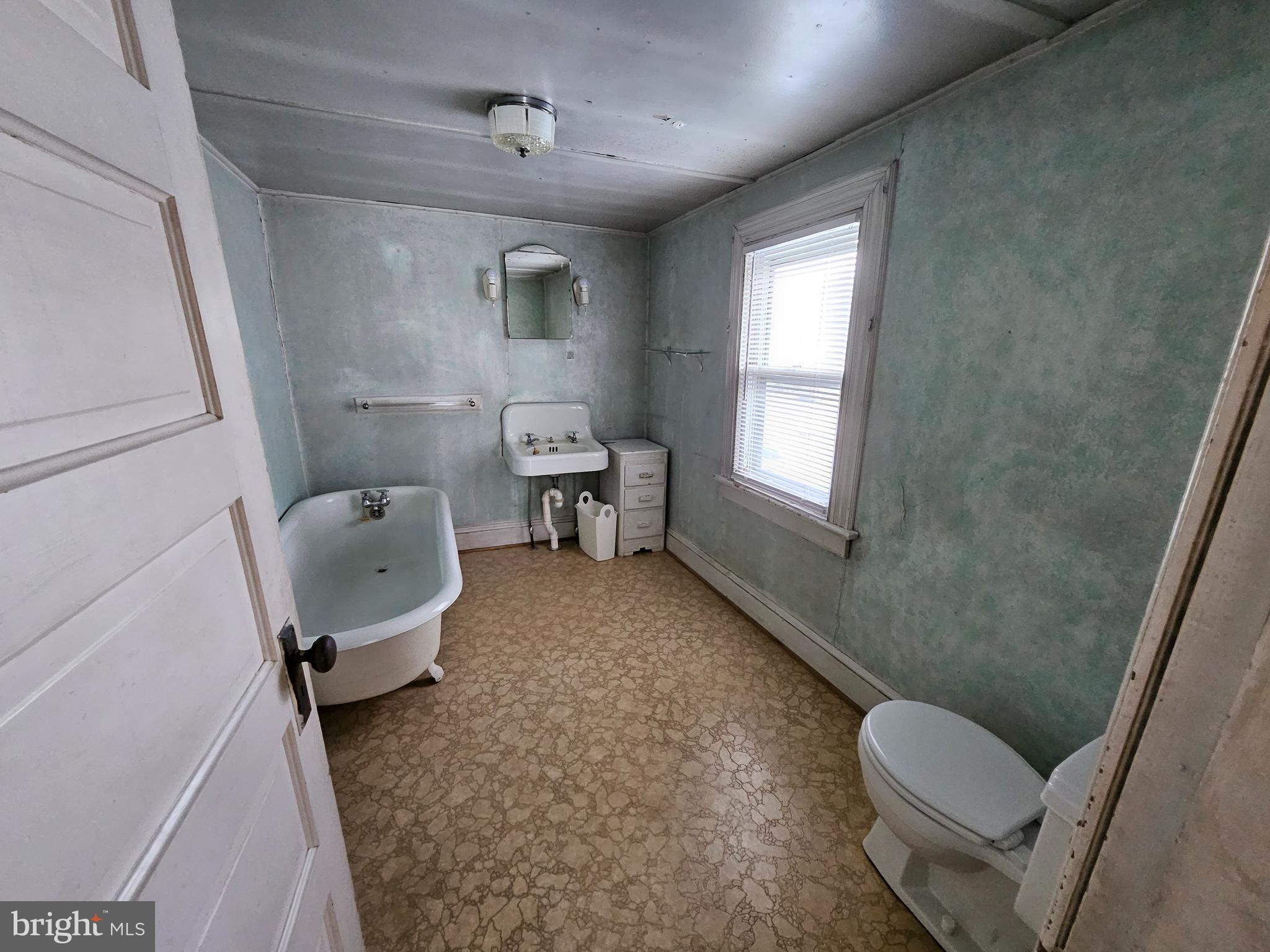 TOWN OF ROUND HILL - Residential