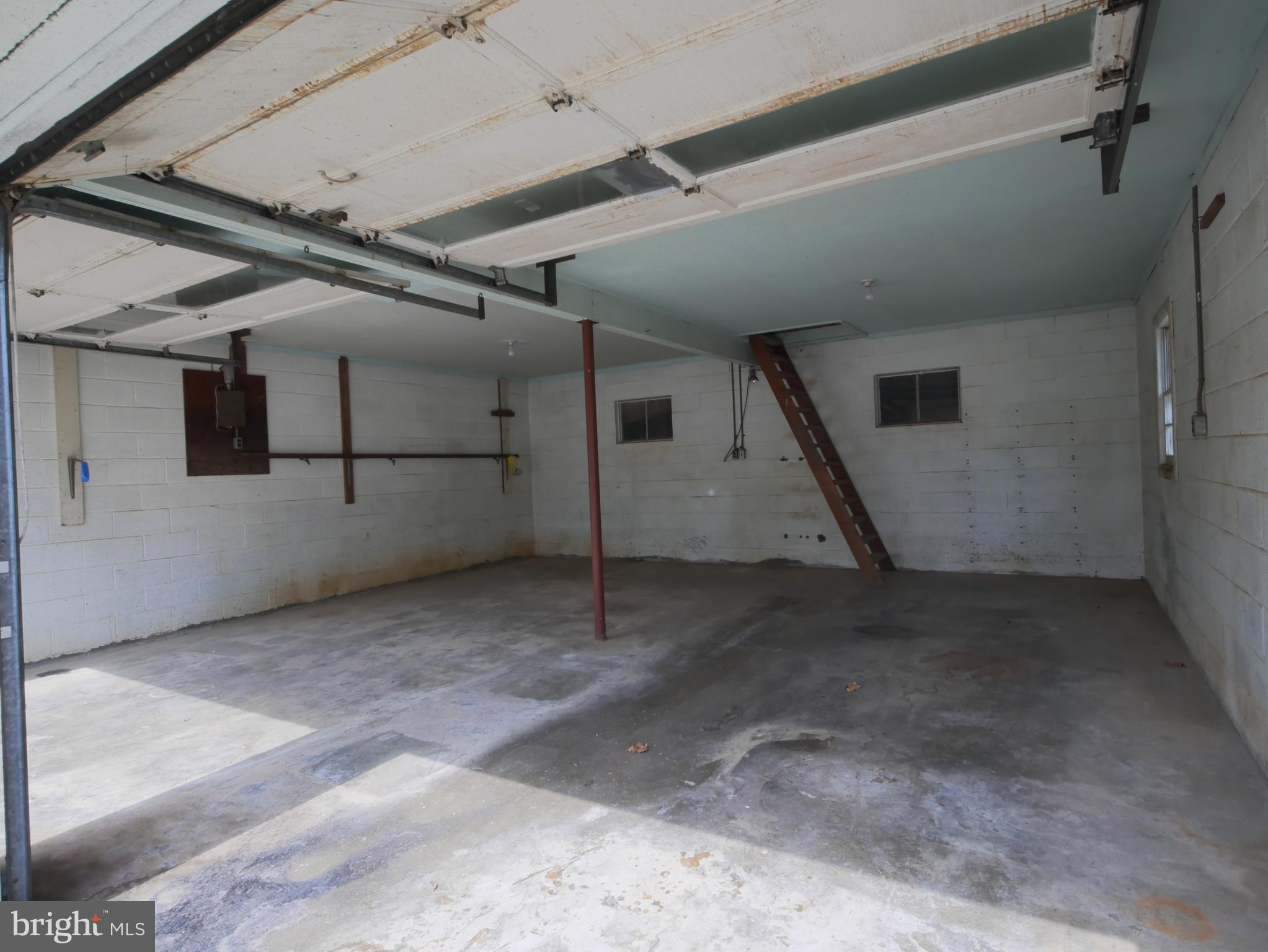 TOWN OF ROUND HILL - Residential