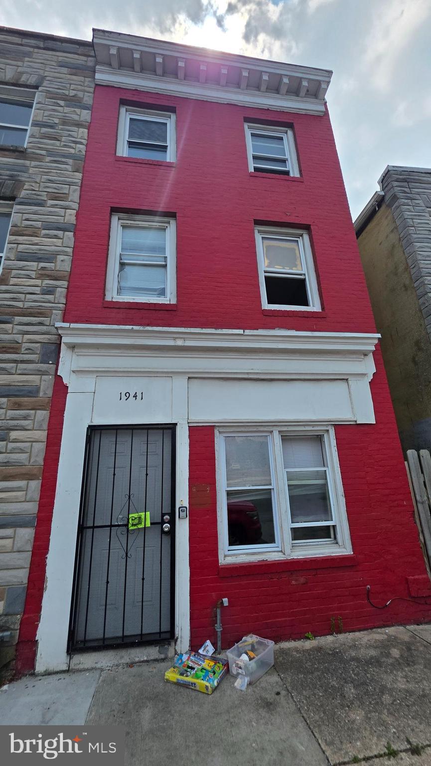 Investment opportunity for a flip or rental! 3 bedrooms 1 bathroom unfinished basement. 3 floors above grade! Schedule your tour today!