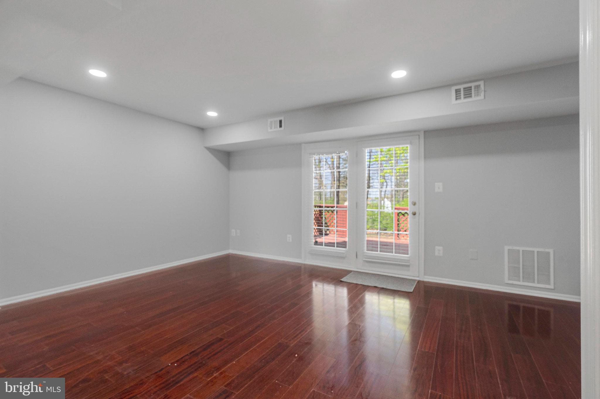 22303 MAYFIELD SQUARE