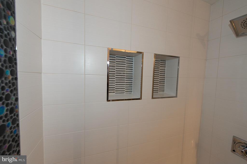 GATES OF MCLEAN - Residential Lease