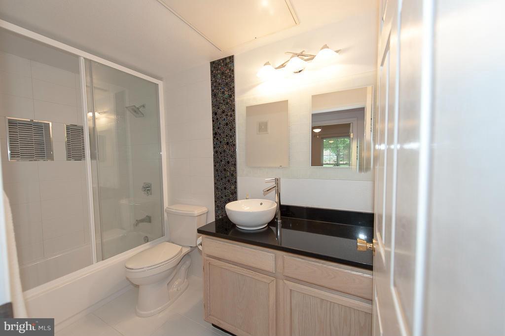 GATES OF MCLEAN - Residential Lease