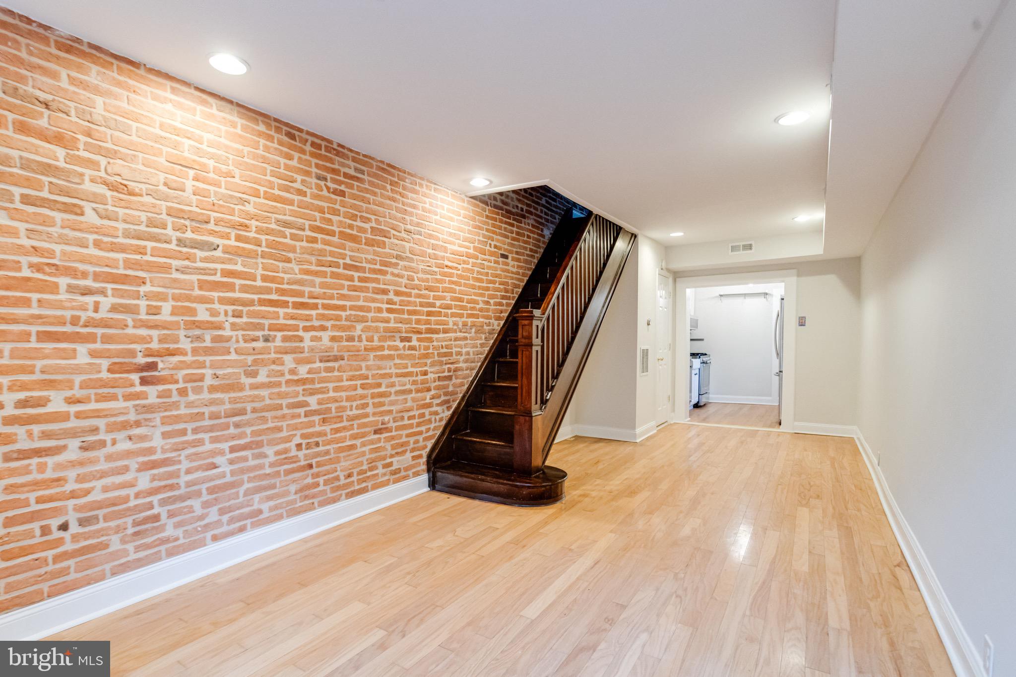 933 S BELNORD AVENUE