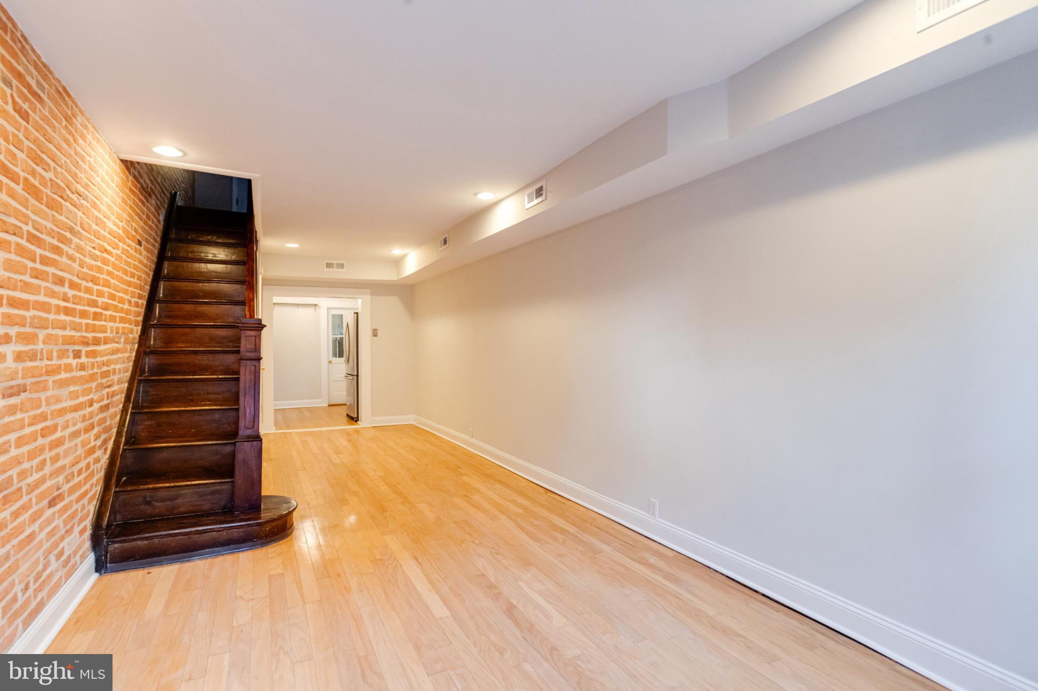 933 S BELNORD AVENUE