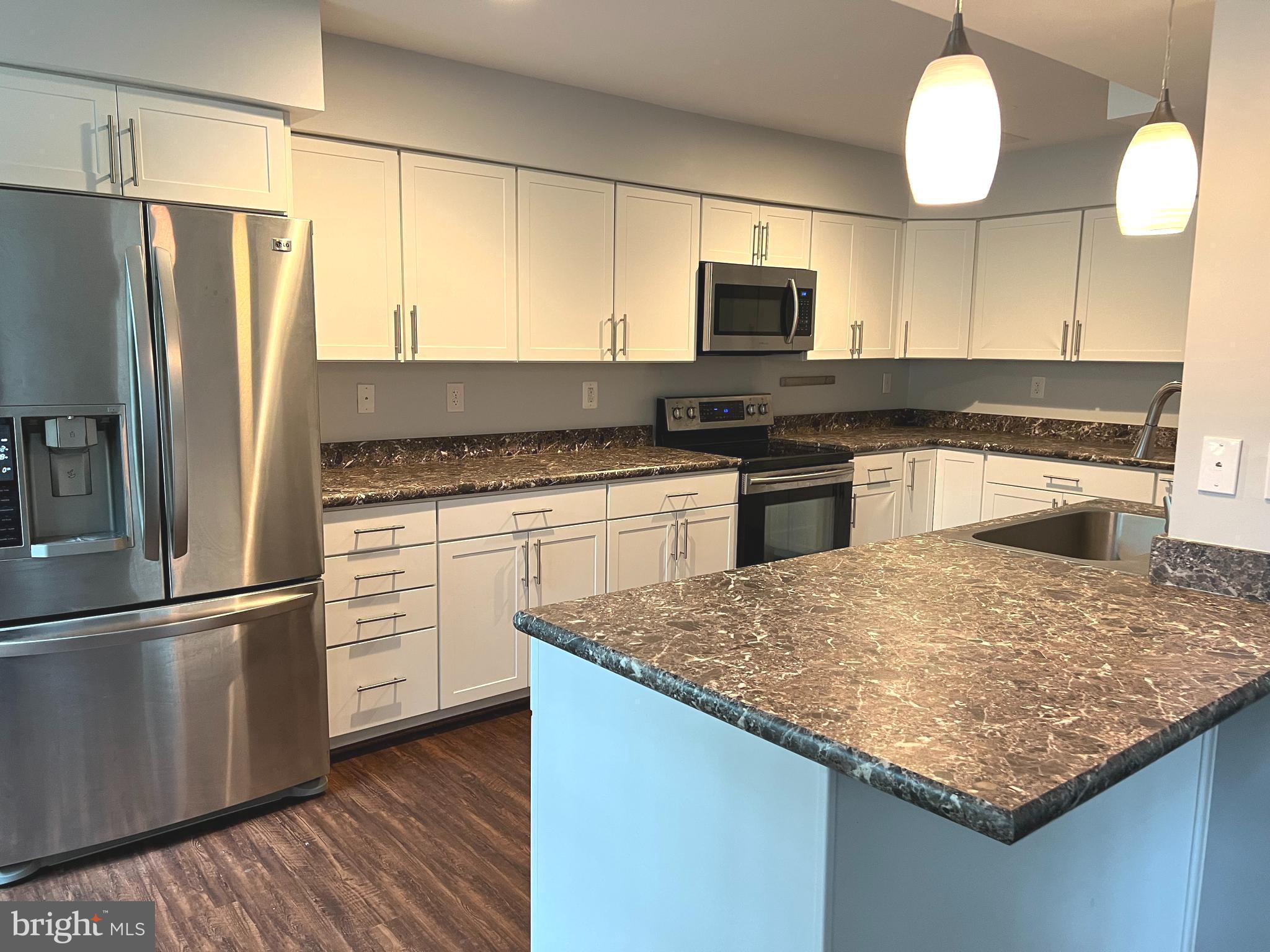 DORCHESTER - ST. CHARLES - Residential Lease