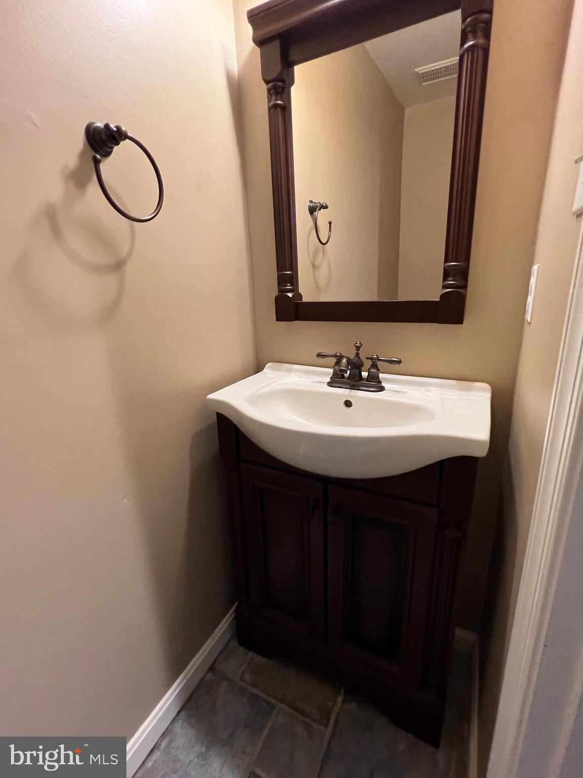 DORCHESTER - ST. CHARLES - Residential Lease