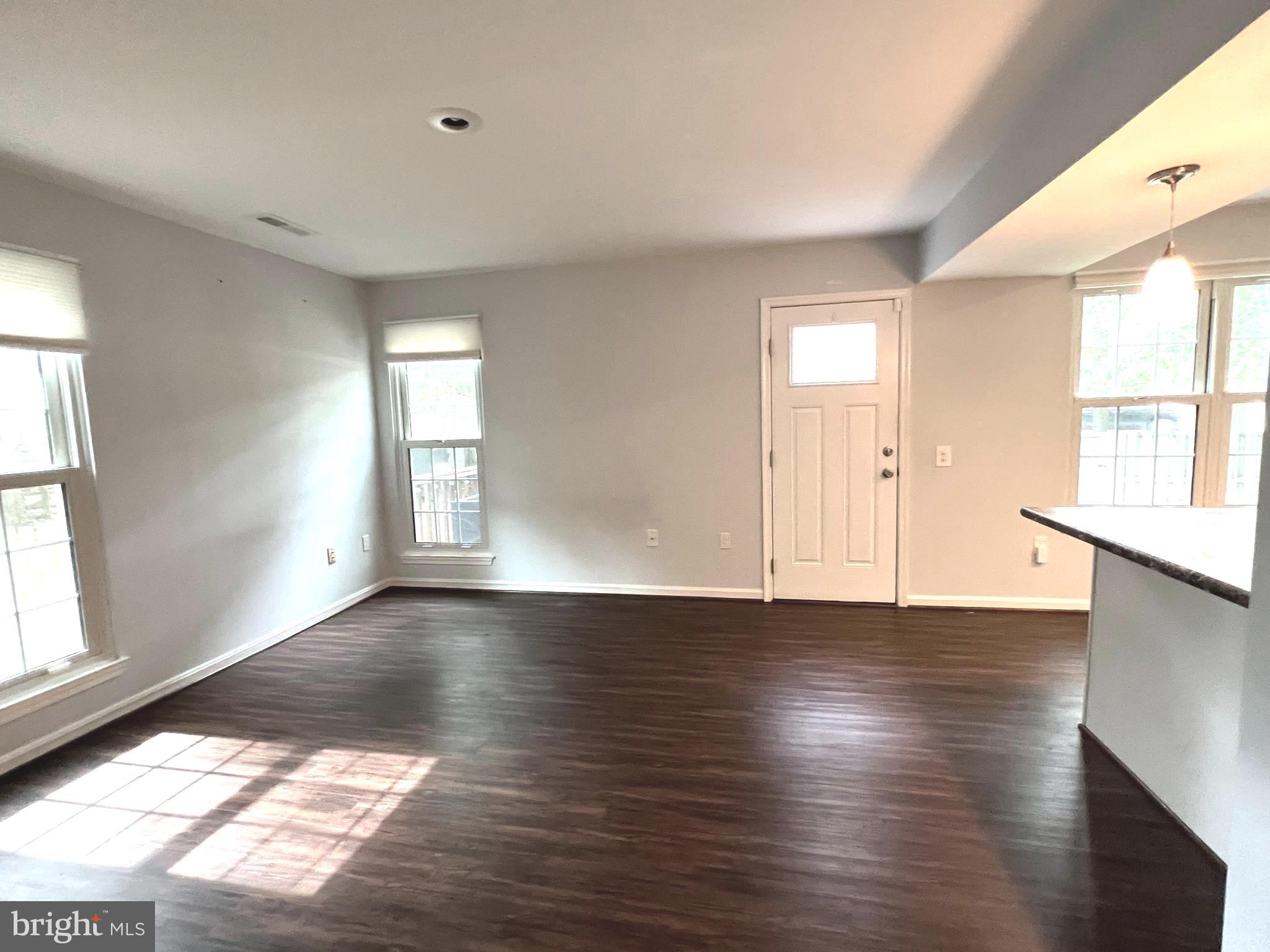 DORCHESTER - ST. CHARLES - Residential Lease