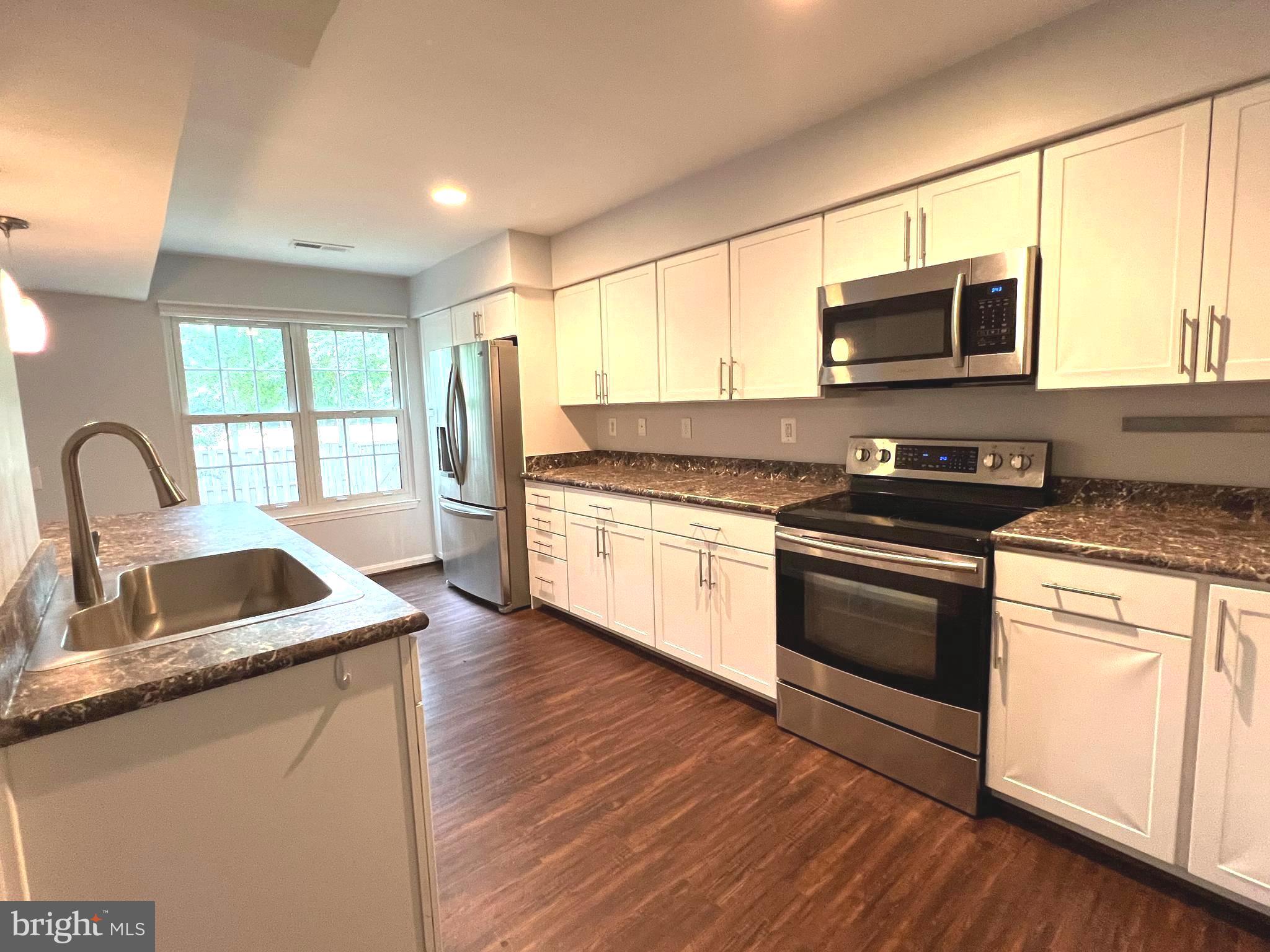 DORCHESTER - ST. CHARLES - Residential Lease