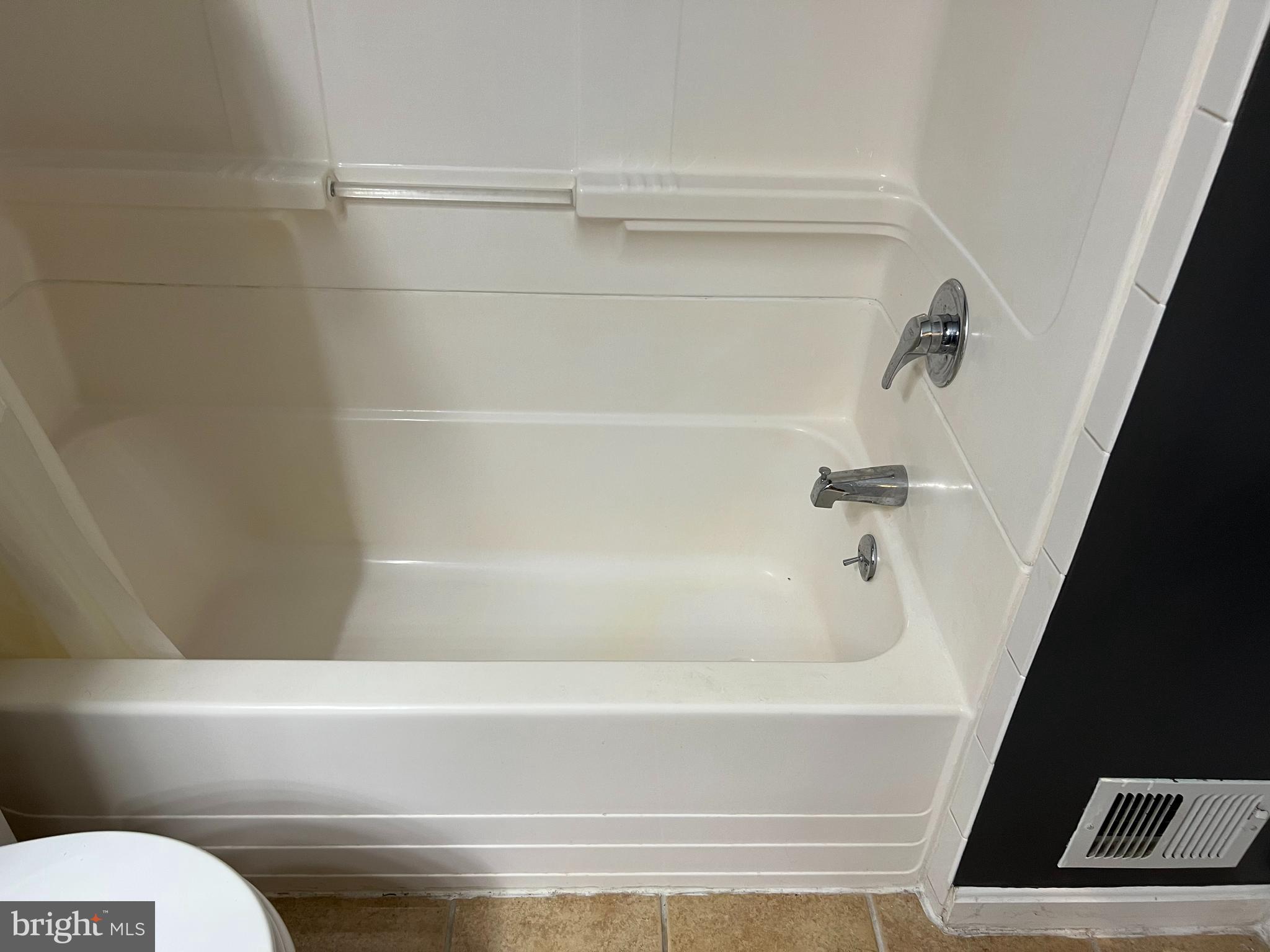 DORCHESTER - ST. CHARLES - Residential Lease