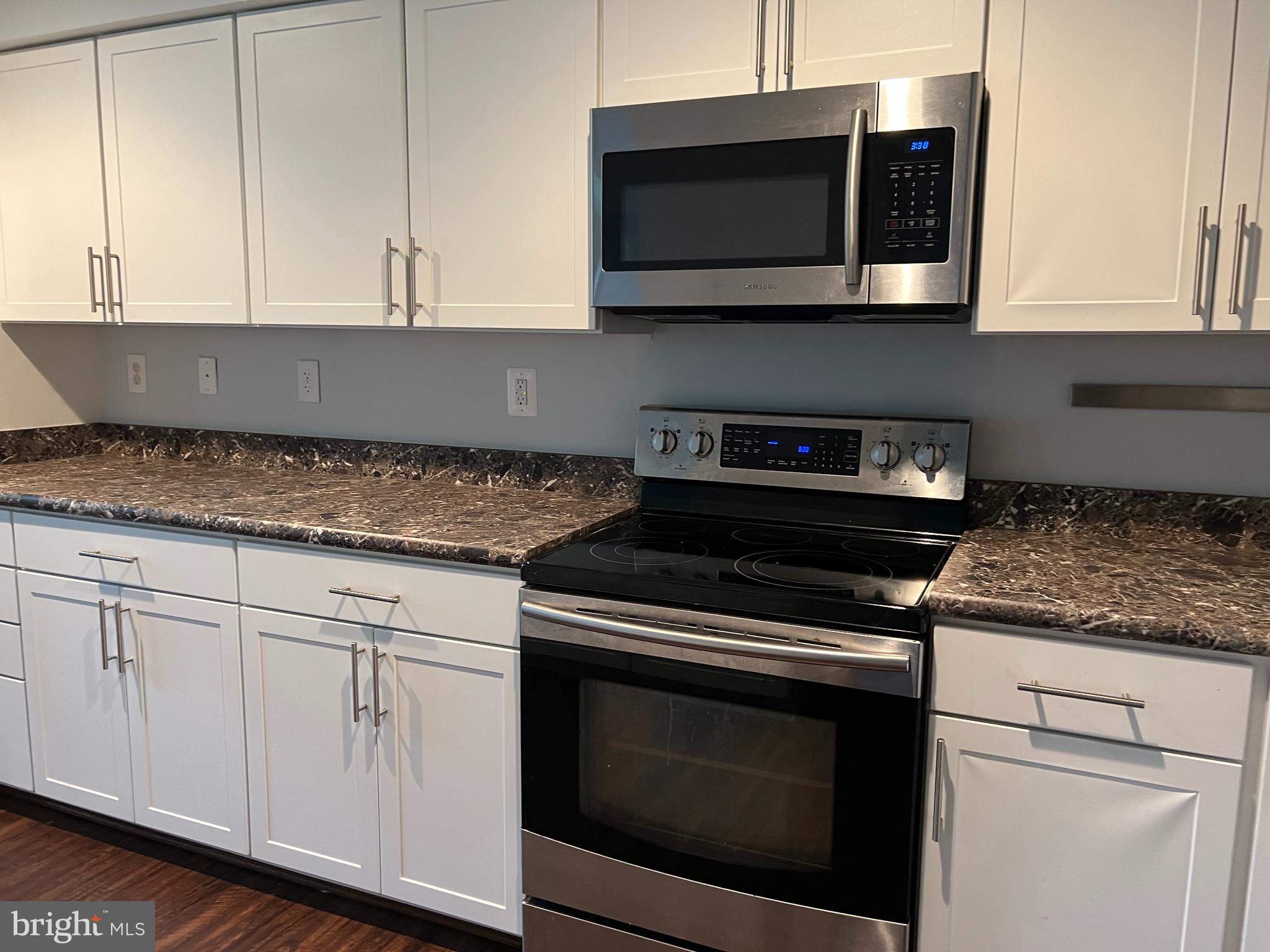 DORCHESTER - ST. CHARLES - Residential Lease