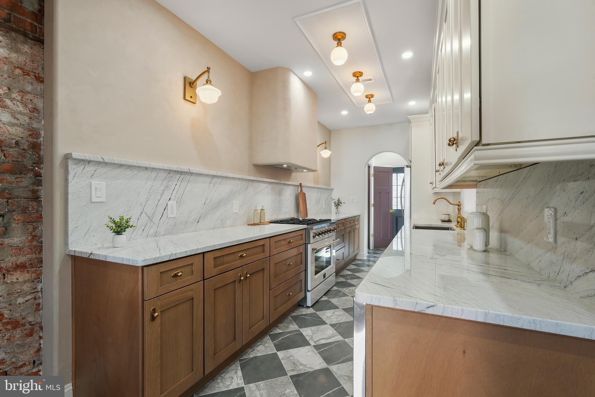 2522 W THOMPSON STREET