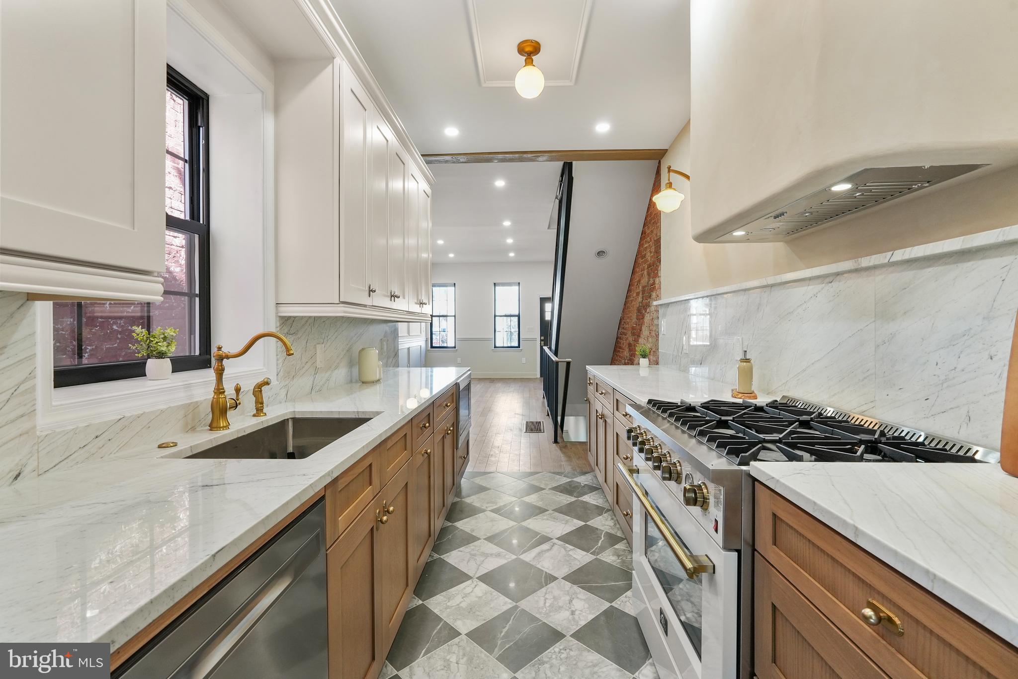 2522 W THOMPSON STREET