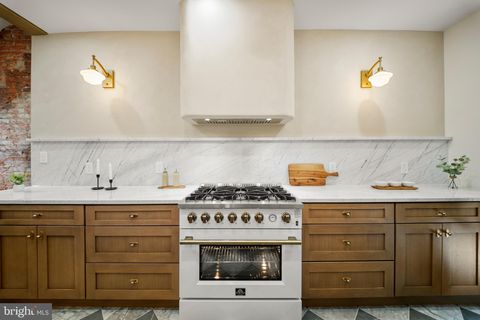 Townhouse For Sale - 2522 W Thompson Street<br/> PHILADELPHIA, PA 19121