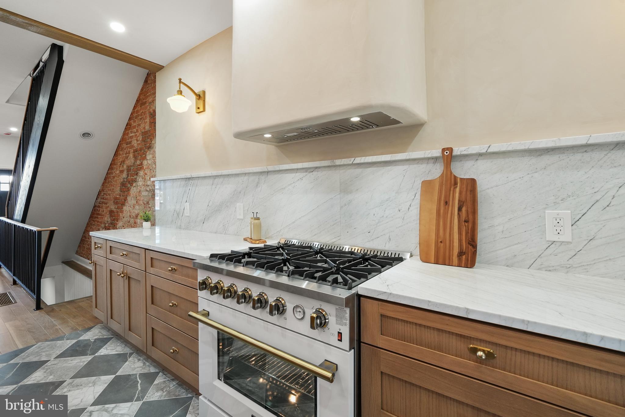 2522 W THOMPSON STREET