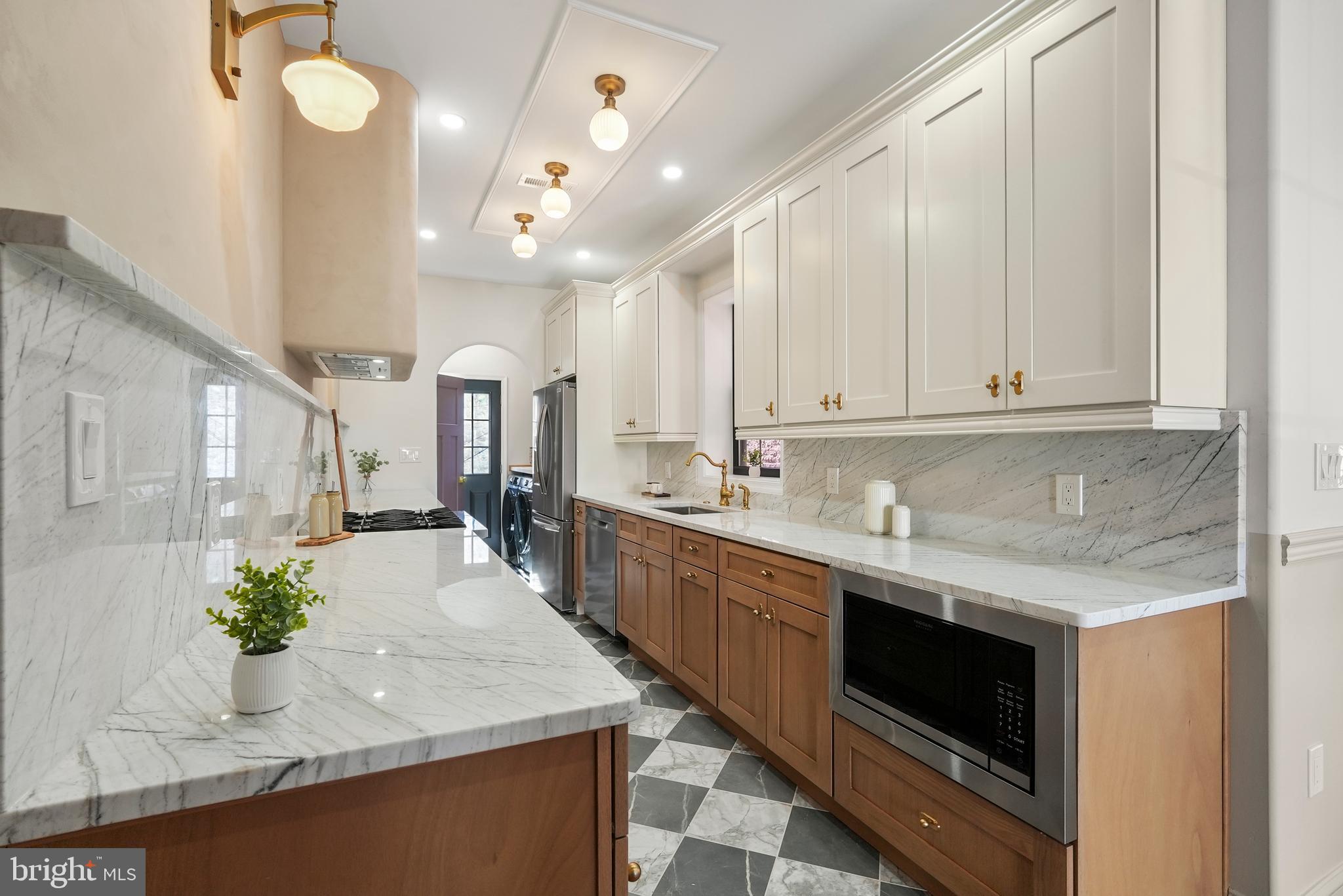 2522 W THOMPSON STREET