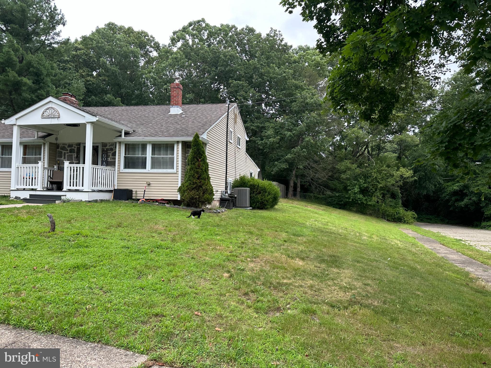 2411 N CUTHBERT DRIVE