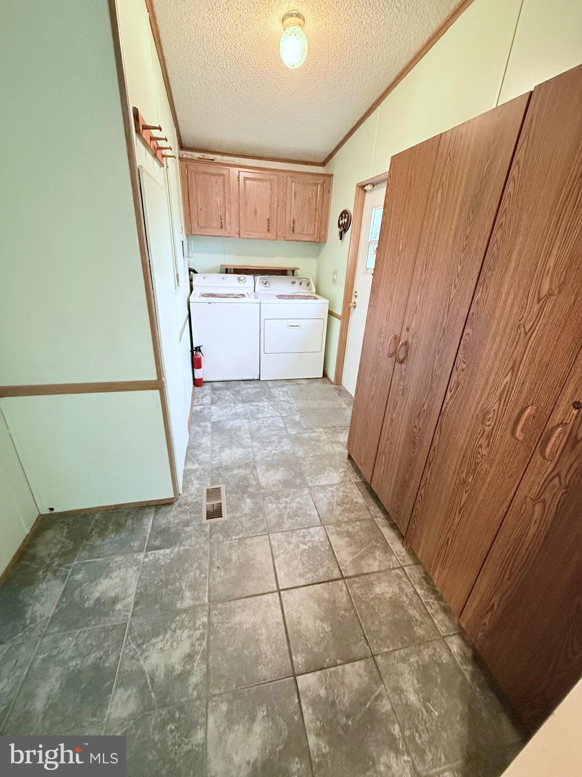 BUSH RIVER MANOR - Residential