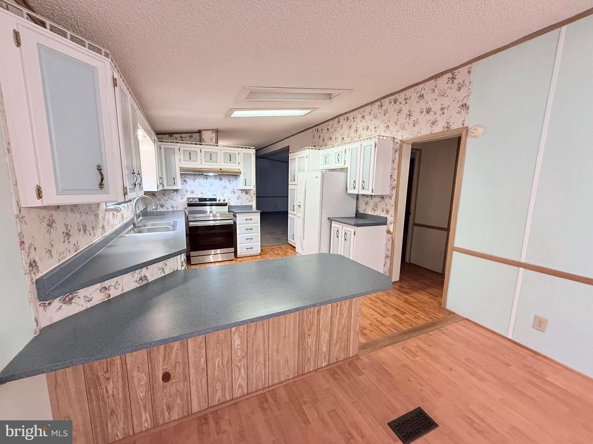 BUSH RIVER MANOR - Residential