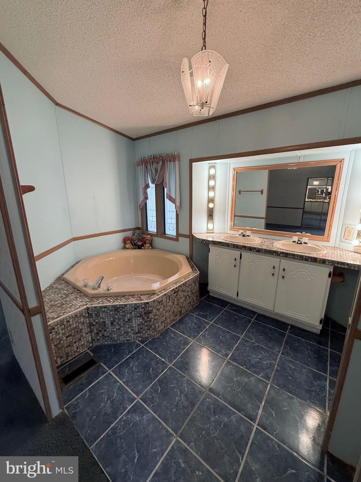 BUSH RIVER MANOR - Residential