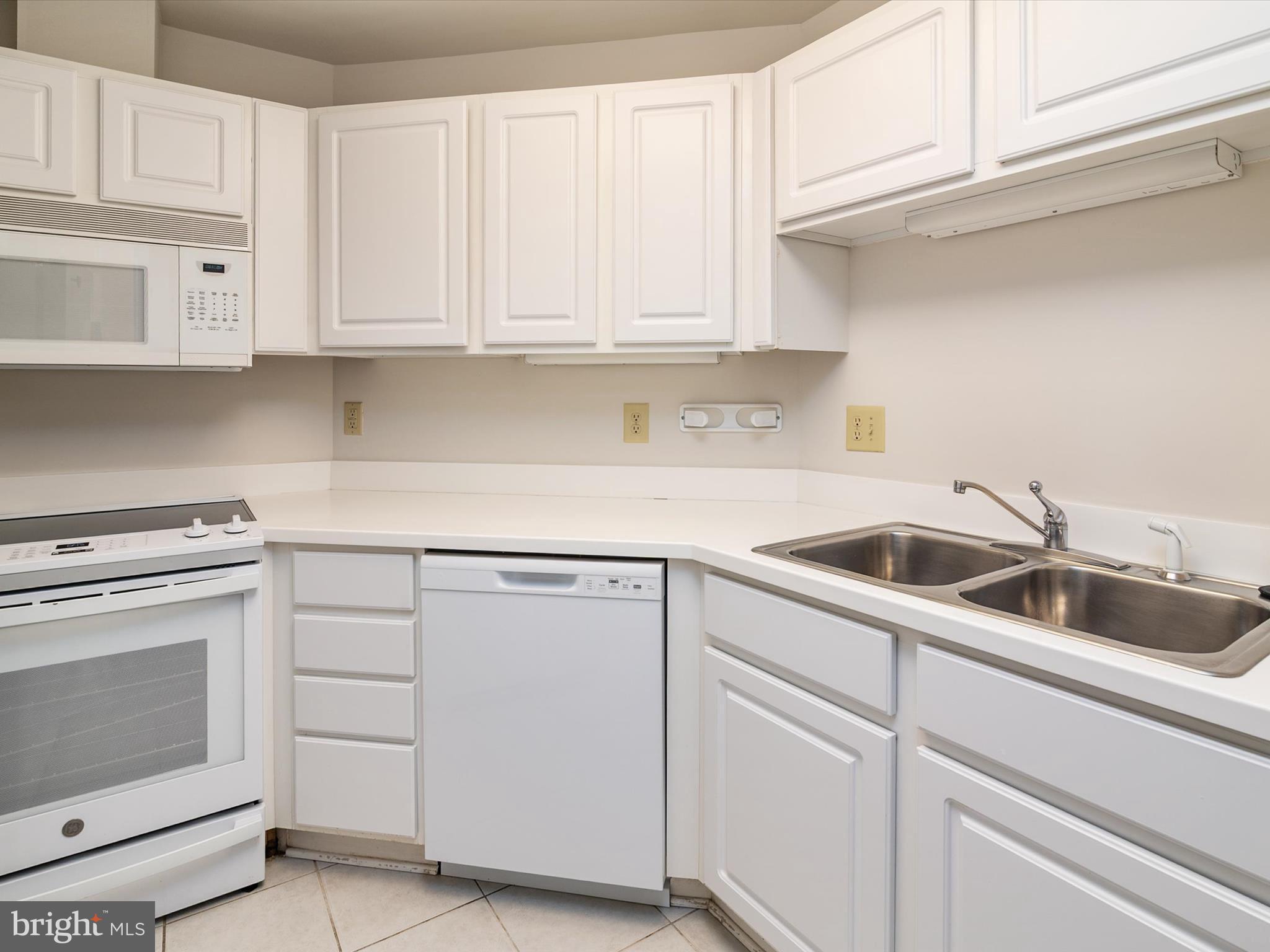 BAYWOODS OF ANNAPOLIS - Residential