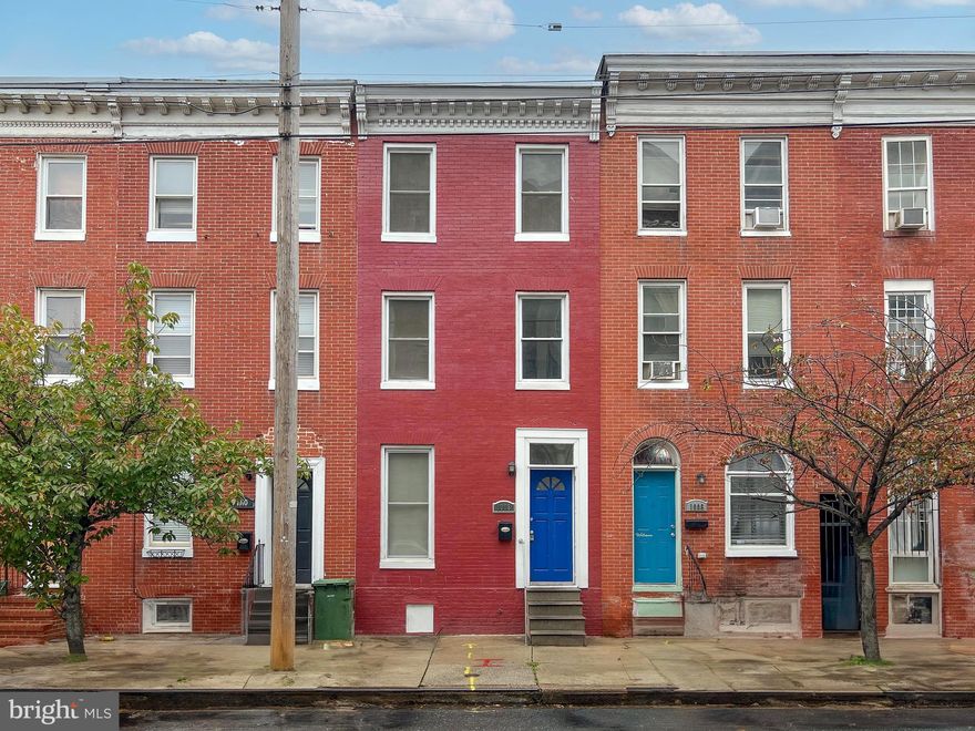 1008 Scott St is in the heart of historic Washington Village-Pigtown, a perfect place to live, shop, and play. This home is ideal for a first time homebuyer or commuter looking for easy access in and out of the city. The first floor features a spacious living room, kitchen, dining area and a separate laundry area. Private paved parking awaits you outside the kitchen door. Upstairs to the 2nd floor is the main bathroom and the primary  bedroom with an en-suite bathroom for your comfortable. Continue up the 3rd floor to find 2 more spacious bedrooms. The basement has been partial finished and houses the gas furnace, water heater and plenty of storage. 

This location is only a few blocks from M&T Bank Stadium and Oriole Park at Camden Yards, museums, restaurants, shopping and the Inner Harbor. You will never run out of entertainment.