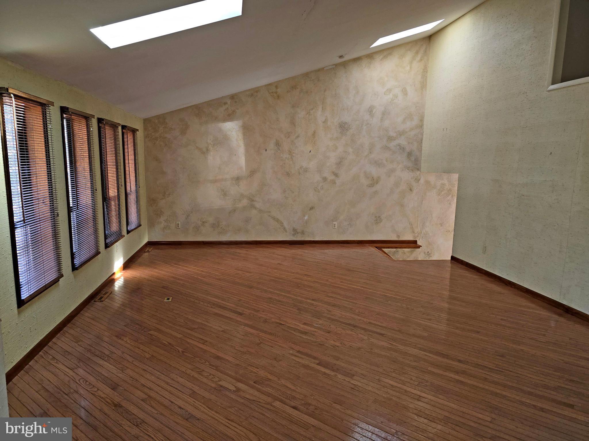 HARBOR OAKS - Residential