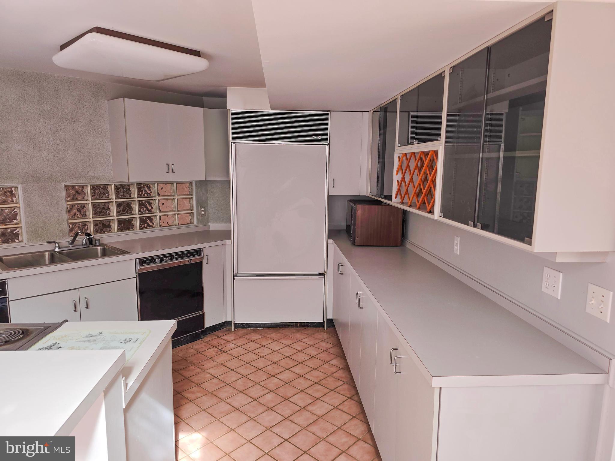 HARBOR OAKS - Residential