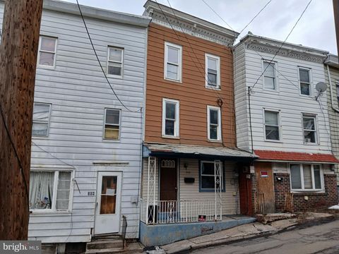 Townhouse For Sale - 306 S 2nd Street<br/> POTTSVILLE, PA 17901