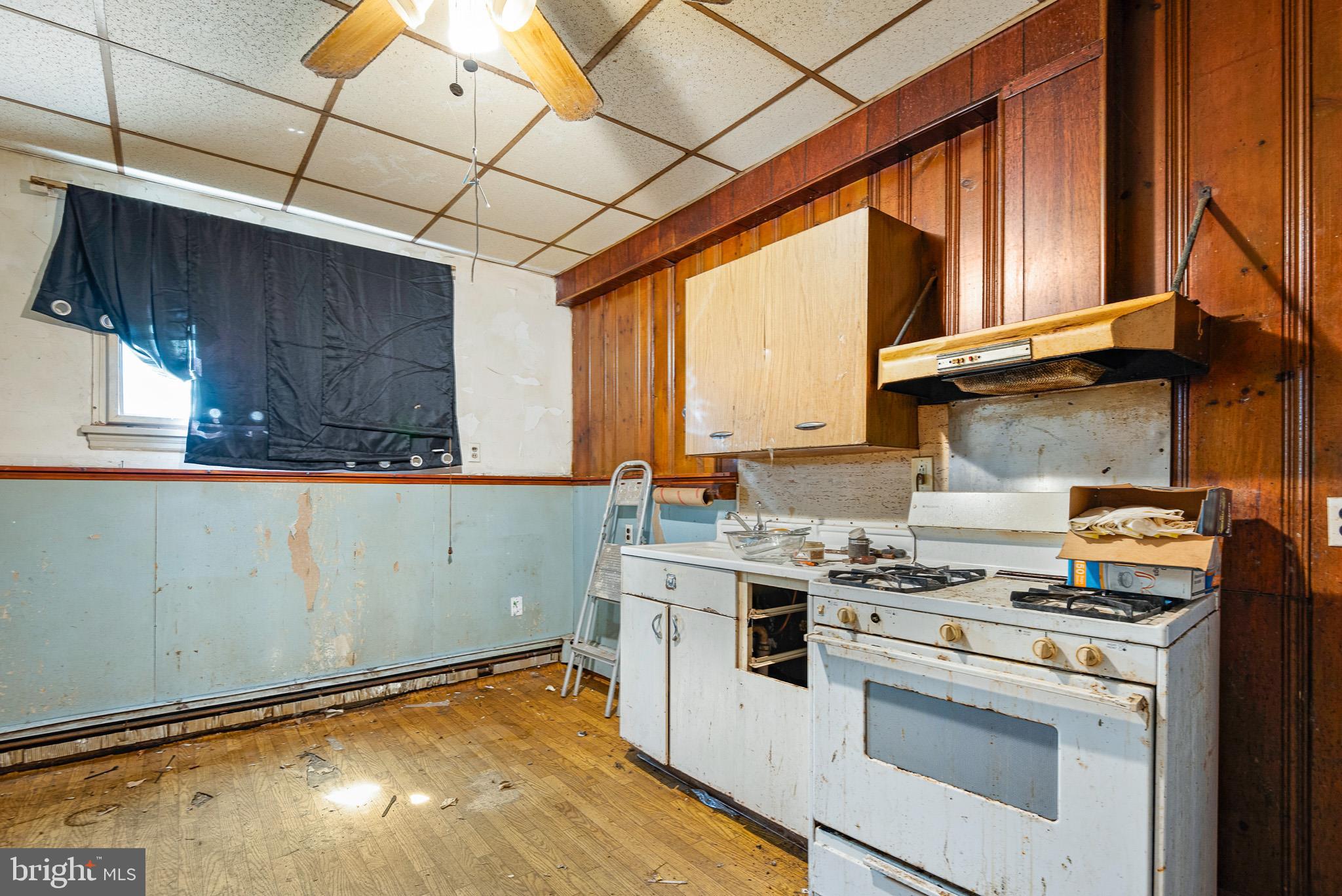 9 E 44TH STREET