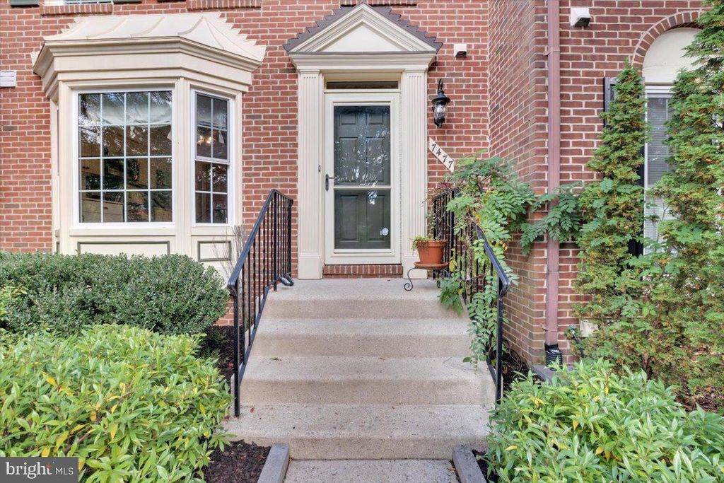 Photo of 7477 Collins Meade Way, ALEXANDRIA, VA 22315 (MLS # VAFX2274518)