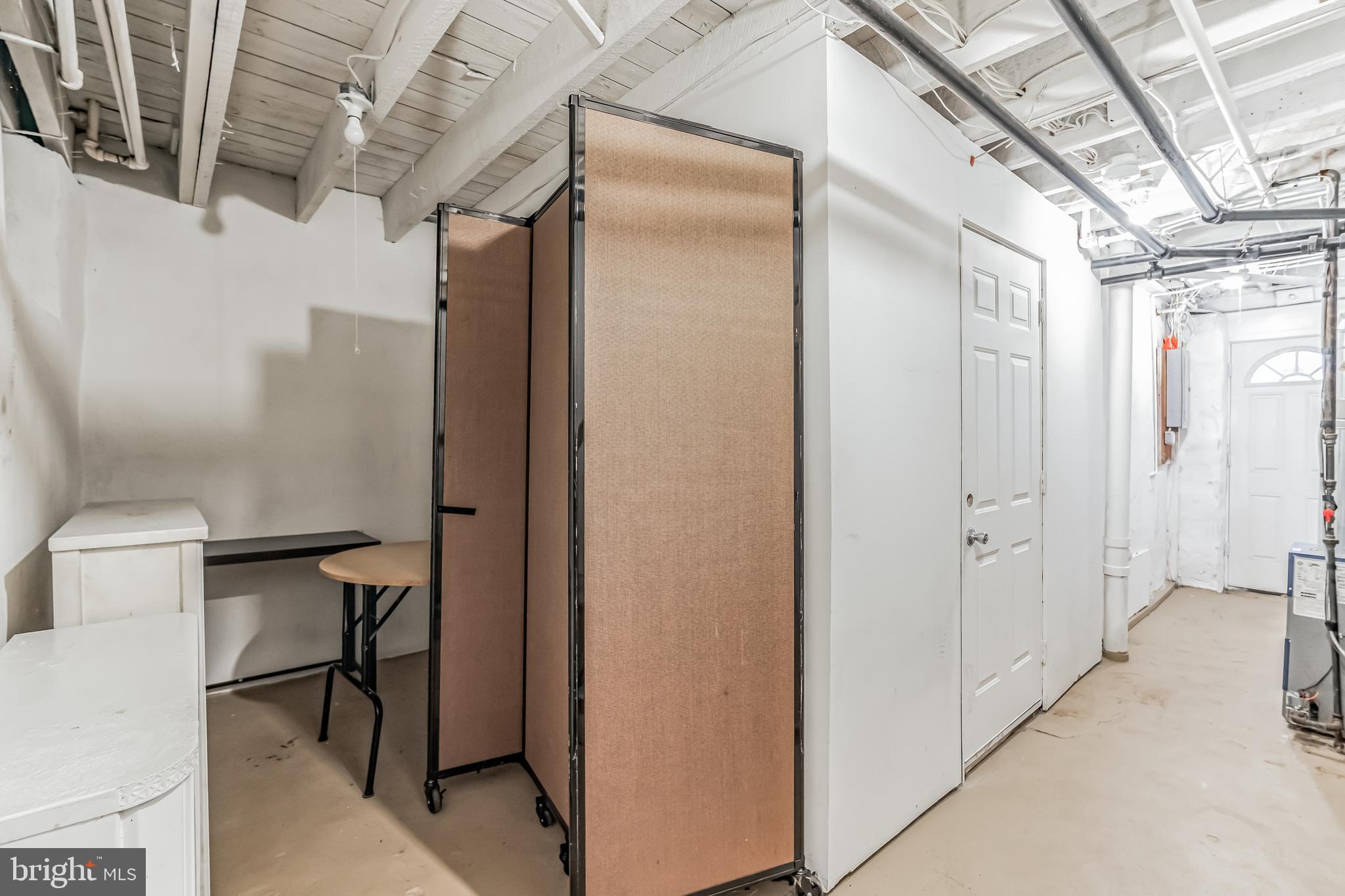 EAST FALLS - Residential Lease