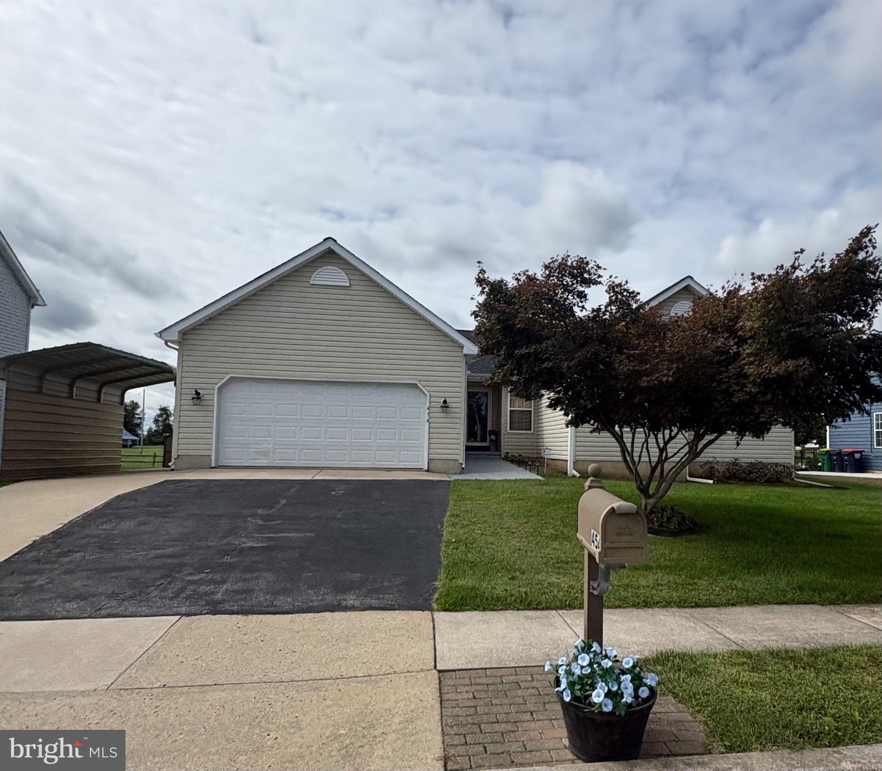 454 W HARVEST LANE