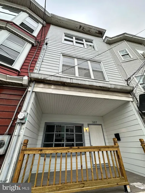 307 E Centre Street, Shenandoah, PA 17976 - MLS#: PASK2020400