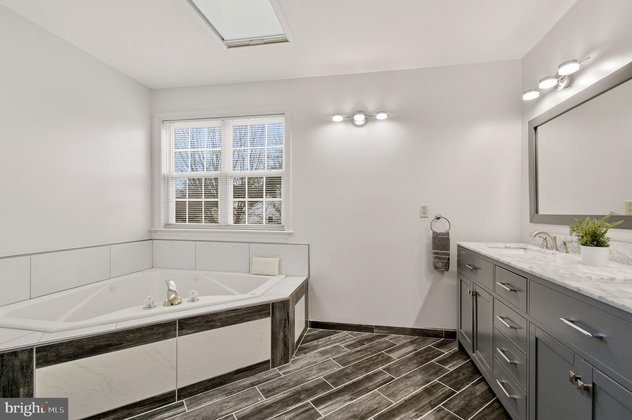 BRAMPTON HILLS - Residential