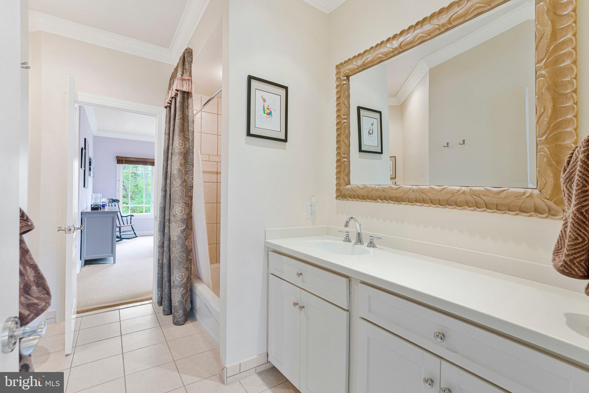 HUNTERS END - Residential