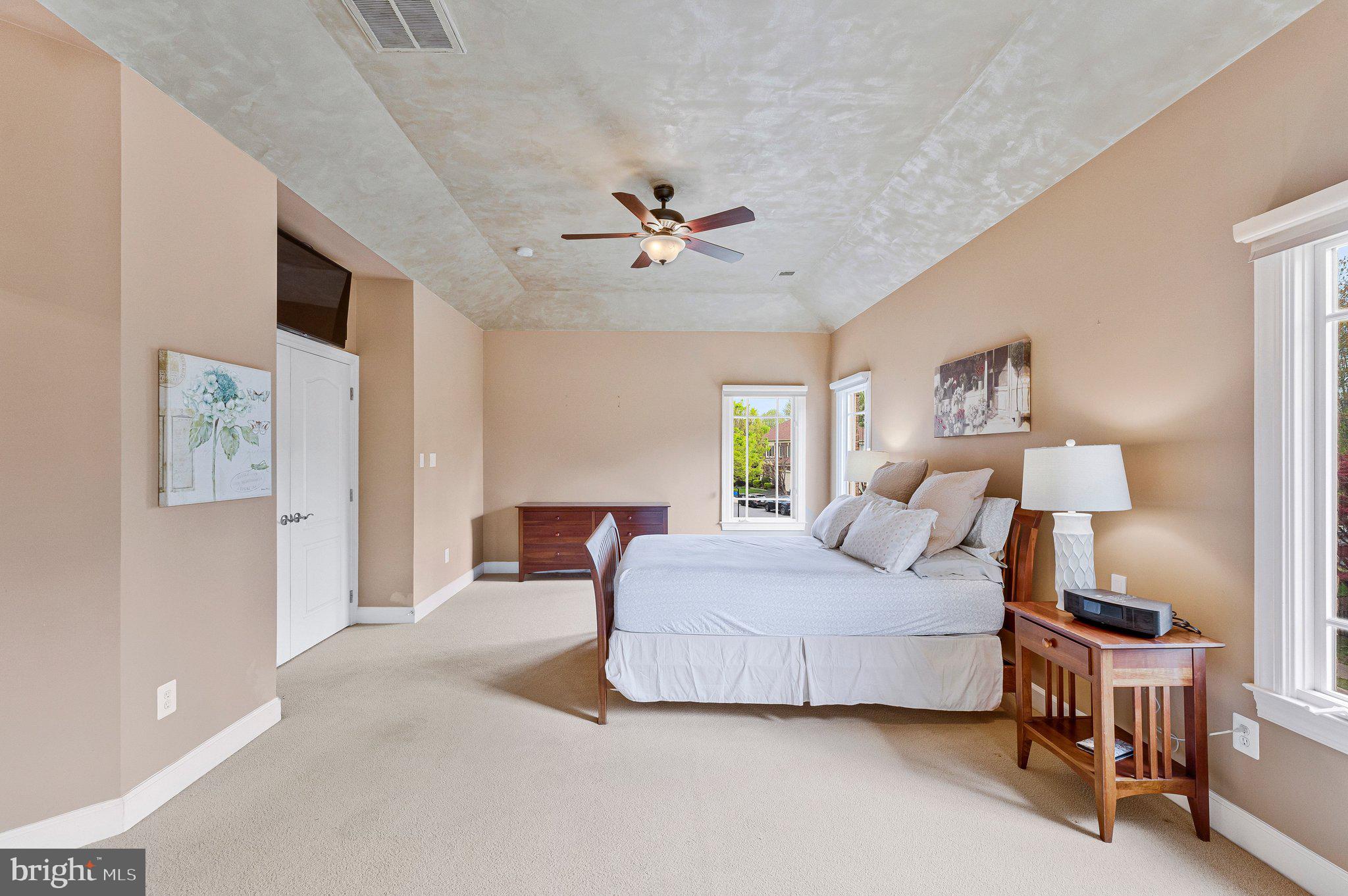 HUNTERS END - Residential