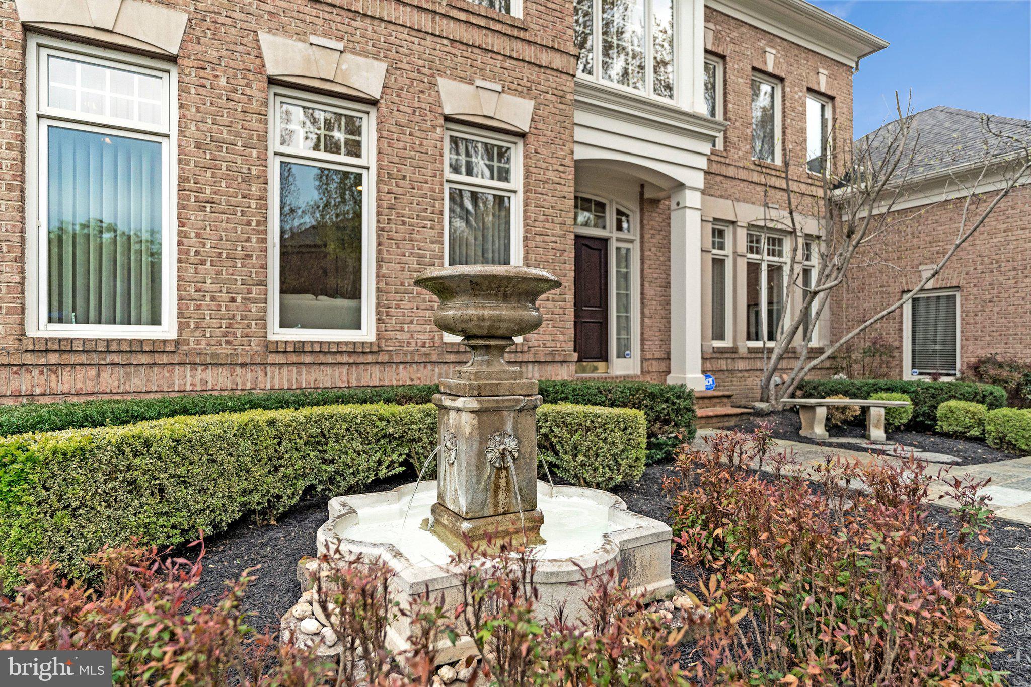 HUNTERS END - Residential