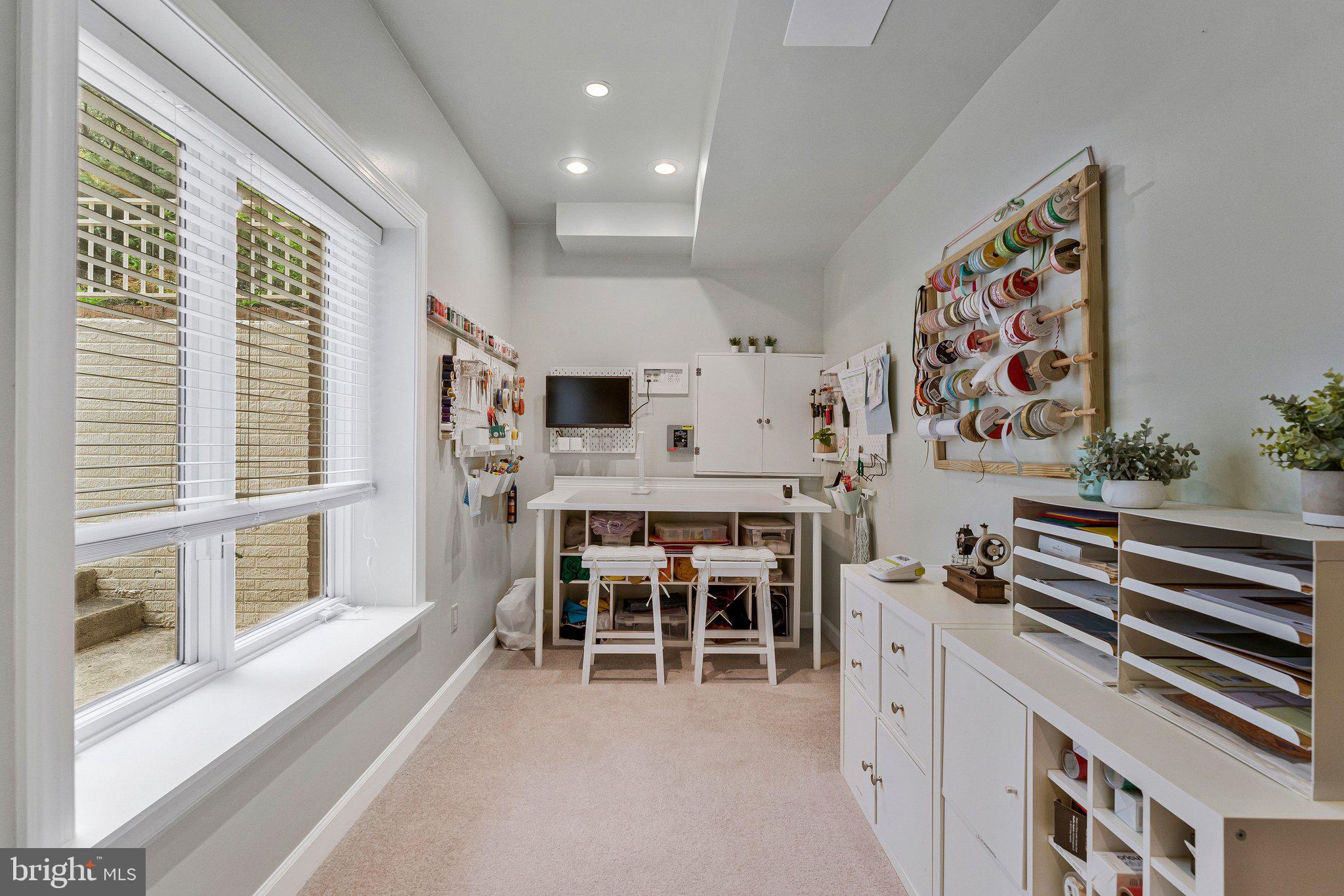 HUNTERS END - Residential