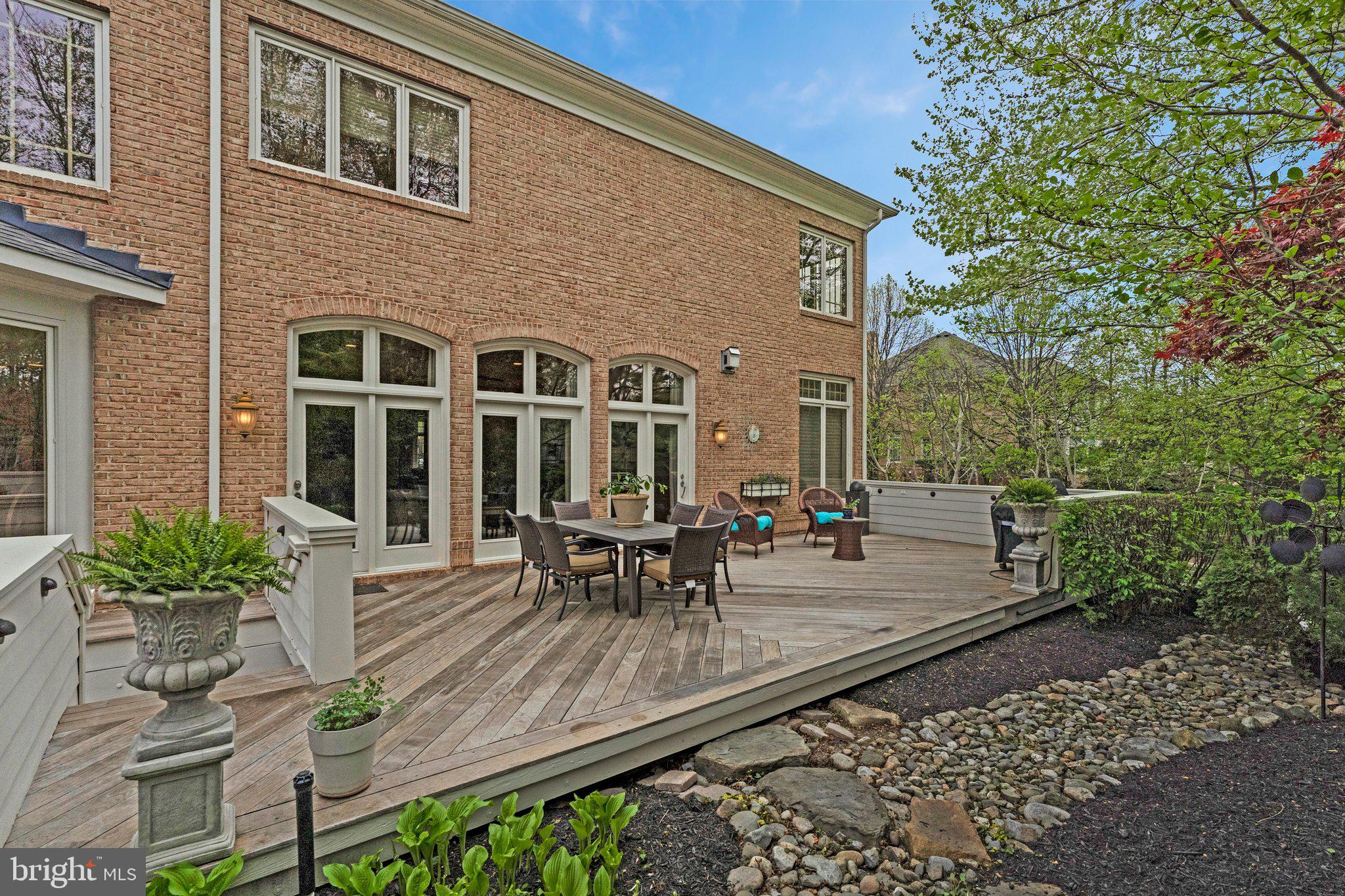 HUNTERS END - Residential