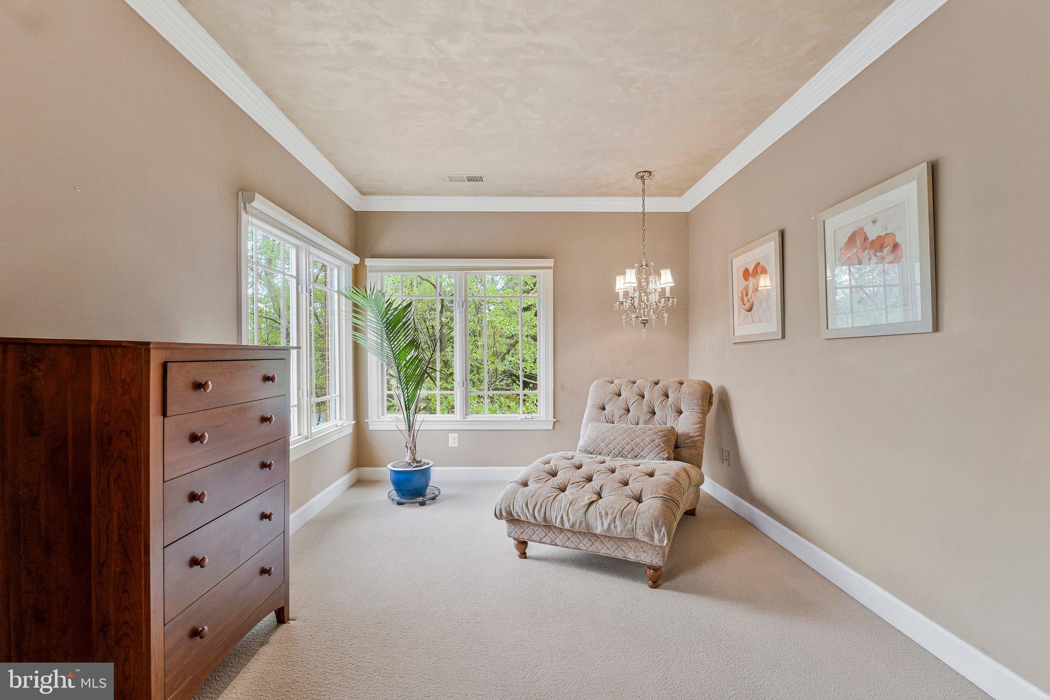 HUNTERS END - Residential