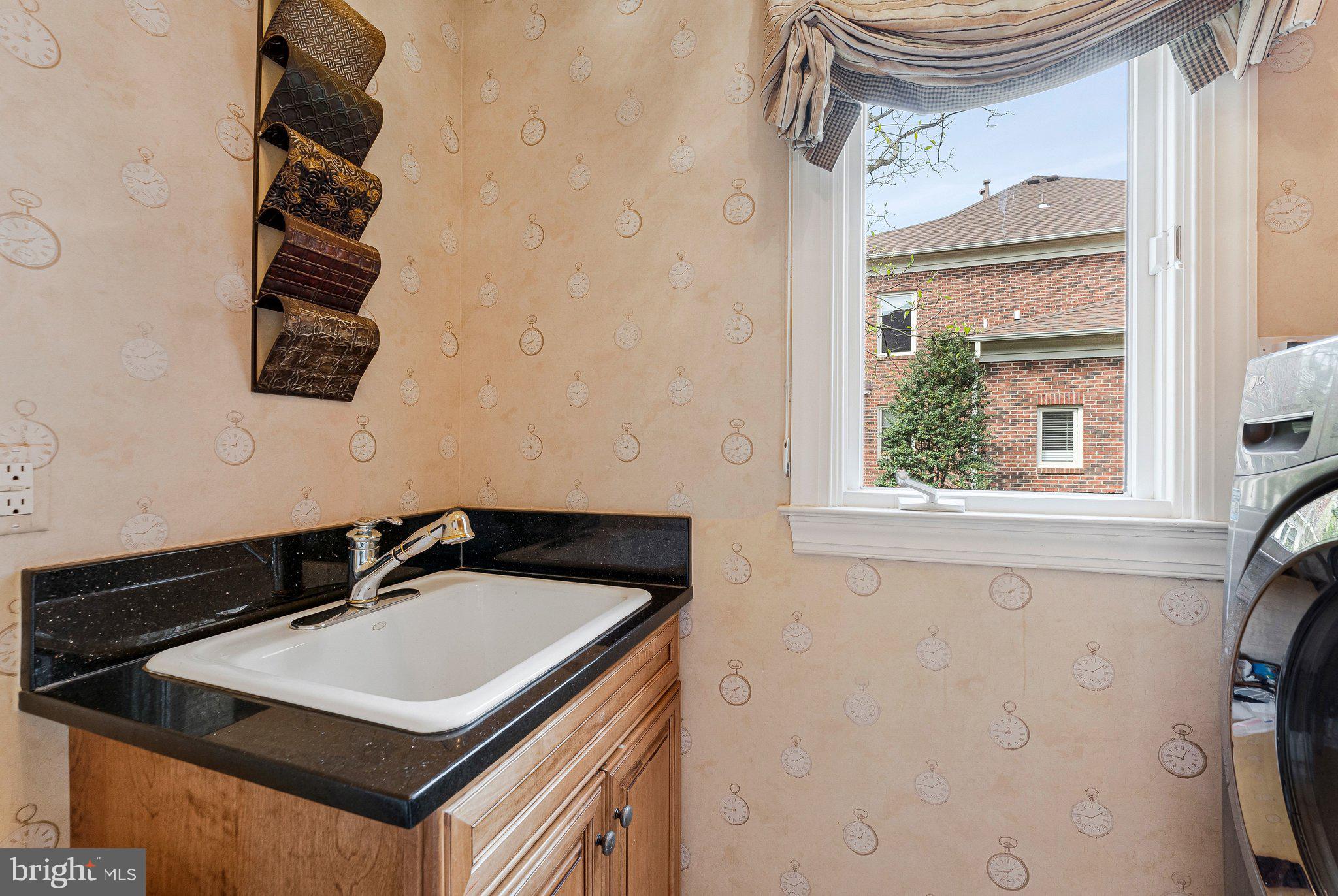 HUNTERS END - Residential