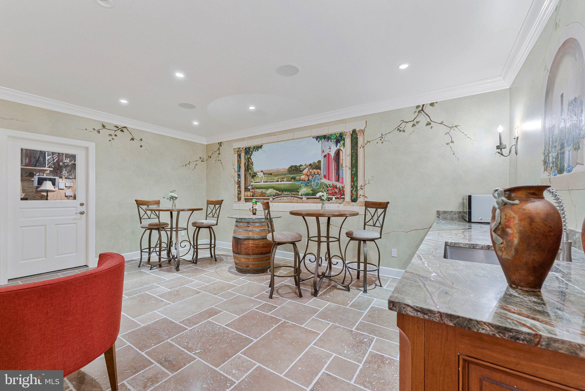 HUNTERS END - Residential